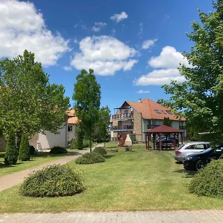 דירה Beatrix בלטונוסוד